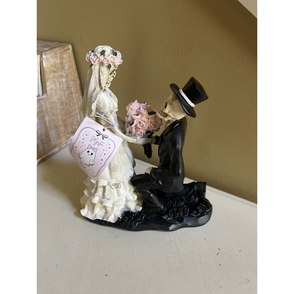 Day of the Dead Skeleton Bride and Groom Halloween Figurine Gothic Wedding